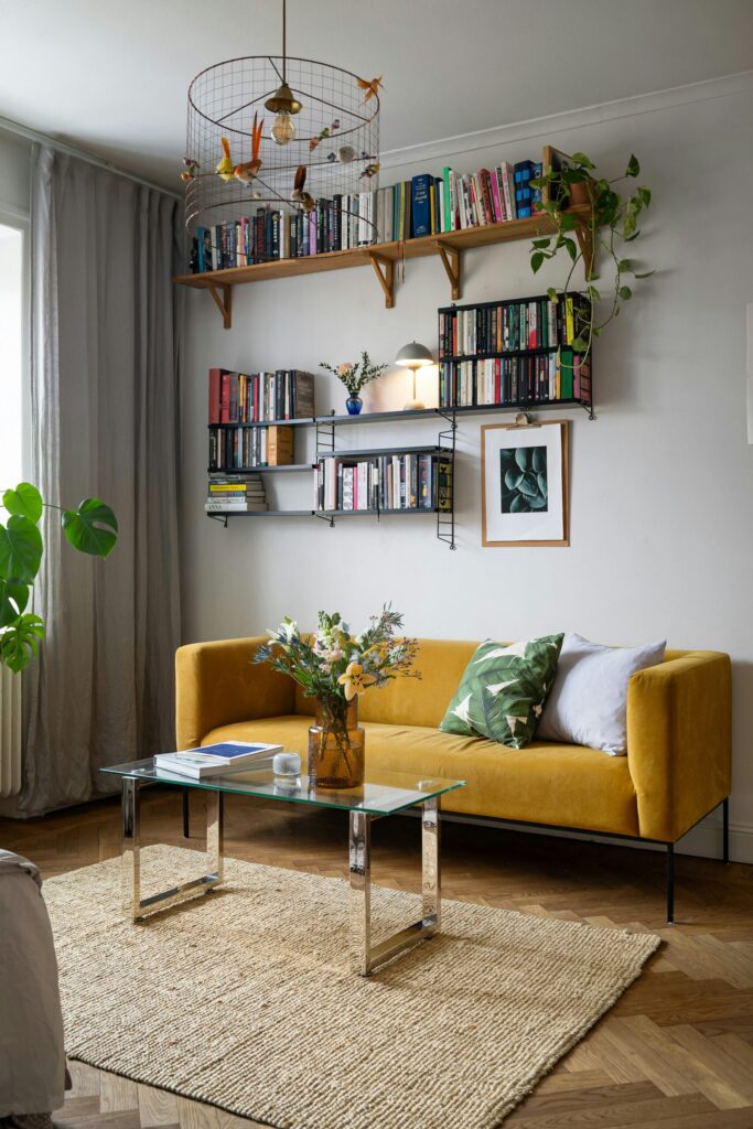 Showcase Books and Decorative Objects